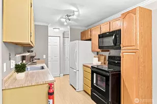 10501 8th Ave NE, Seattle, WA 98125 - Photo 18