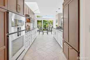 9829 NE 1st St, Bellevue, WA 98004 - Photo 12