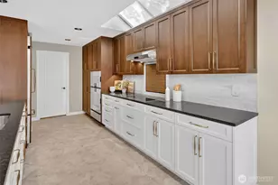 9829 NE 1st St, Bellevue, WA 98004 - Photo 14