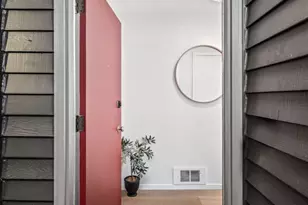 2616 4th Ave N, Seattle, WA 98109 - Photo 2