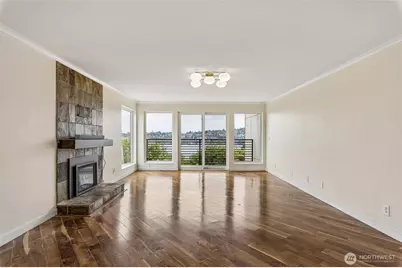 2470 Dexter Avenue N #2A, Seattle, WA 98109 - Photo 6