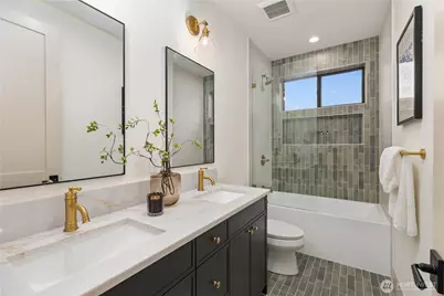 8821 Dibble Avenue NW, Seattle, WA 98117 - Photo 30