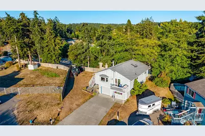 637 Cranberry Drive, Oak Harbor, WA 98277 - Photo 2