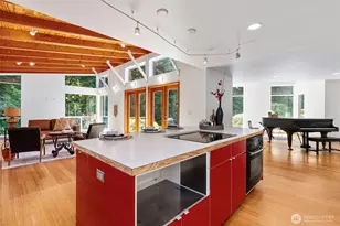 7641 NE North St, Bainbridge Island, WA 98110 - Photo 12