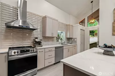 13142 Holmes Point Drive NE, Kirkland, WA 98034 - Photo 14