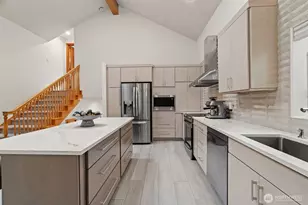 13142 Holmes Point Dr NE, Kirkland, WA 98034 - Photo 16