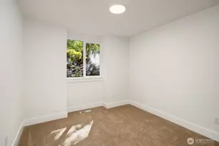22706 NE 12th Pl, Sammamish, WA 98074 - Photo 18