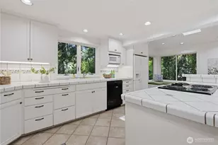 21926 SE 37th St, Sammamish, WA 98075 - Photo 10