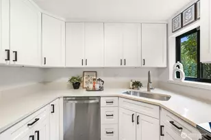 1800 N 105th St, Seattle, WA 98133 - Photo 6