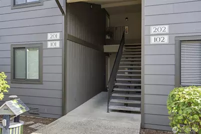 3320 Narrows View Lane NE #201, Bremerton, WA 98310 - Photo 4