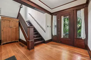 929 13th Ave E, Seattle, WA 98102 - Photo 8