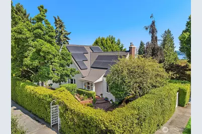 1502 39th Avenue E, Seattle, WA 98112 - Photo 2