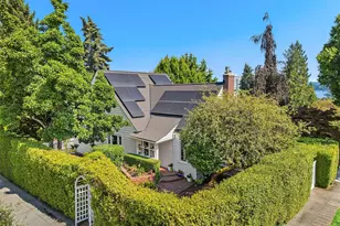 1502 39th Ave E, Seattle, WA 98112 - Photo 2