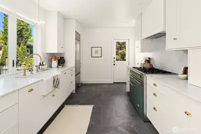 1502 39th Avenue E, Seattle, WA 98112 - Photo 8