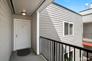 1617 Summit Ave, Seattle, WA 98122 - Photo 4