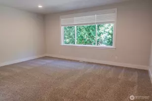 10420 NE 112th St, Kirkland, WA 98033 - Photo 36