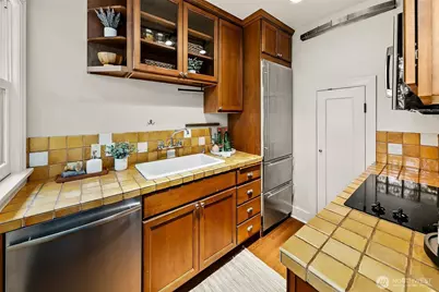 2205 Bigelow Avenue N #10, Seattle, WA 98109 - Photo 8