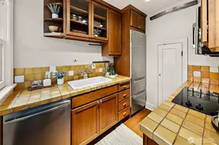 2205 Bigelow Ave N, Seattle, WA 98109 - Photo 8