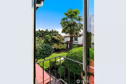 2205 Bigelow Avenue N #10, Seattle, WA 98109 - Photo 18