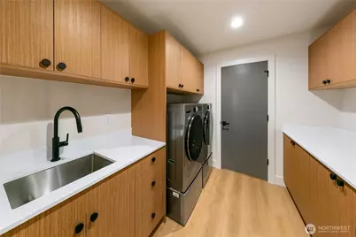 8022 Fauntleroy Way SW, Seattle, WA 98136 - Photo 18