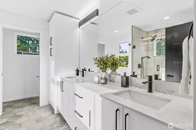 10702 Linden Avenue N, Seattle, WA 98133 - Photo 28