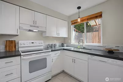 212 SW 146th Street #105, Burien, WA 98166 - Photo 10