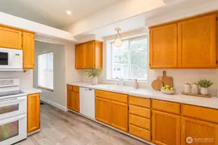 13208 162nd St Ct E, Puyallup, WA 98374 - Photo 10