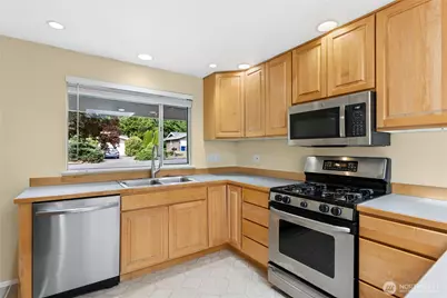 250 110th Place SE, Bellevue, WA 98004 - Photo 14