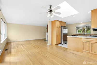 250 110th Place SE, Bellevue, WA 98004 - Photo 12