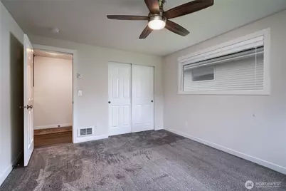 863 SE 6th Avenue, Oak Harbor, WA 98277 - Photo 12