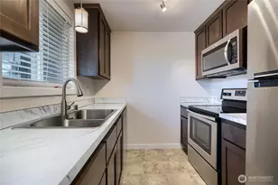 863 SE 6th Ave, Oak Harbor, WA 98277 - Photo 8