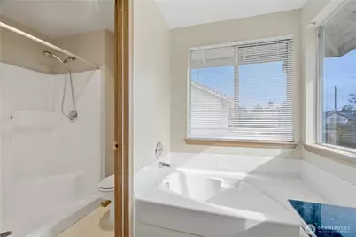 12402 107th Place NE, Kirkland, WA 98034 - Photo 18