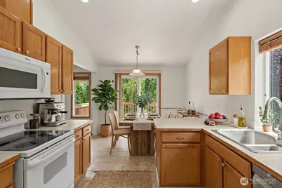 3011 12th Street Pl SW, Puyallup, WA 98373 - Photo 8