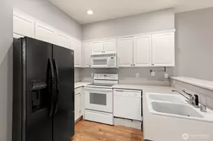 1800 NE 40 St, Renton, WA 98056 - Photo 8