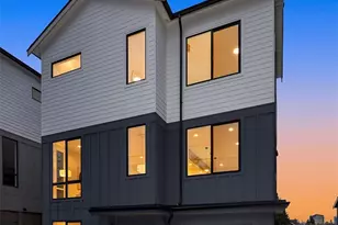 4407 2nd Ave NE, Seattle, WA 98105 - Photo 2
