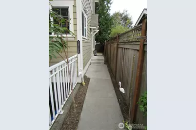 1618 N 46th Street #B, Seattle, WA 98103 - Photo 26