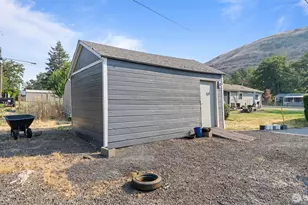 1315 S 2nd St, Dayton, WA 99328 - Photo 16