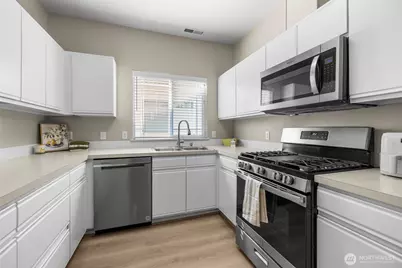 323 N Laventure Road #D, Mount Vernon, WA 98273 - Photo 18