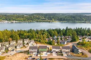 2416 W Echo Bay Dr, Bremerton, WA 98312 - Photo 2