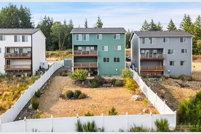 2416 W Echo Bay Dr, Bremerton, WA 98312 - Photo 1