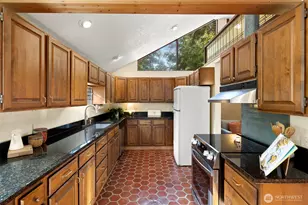 10708 17th Ave NE, Seattle, WA 98125 - Photo 6