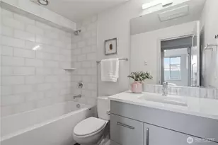 720 N 43rd St, Seattle, WA 98103 - Photo 14