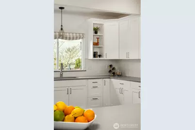 227 29th Avenue E, Seattle, WA 98112 - Photo 12