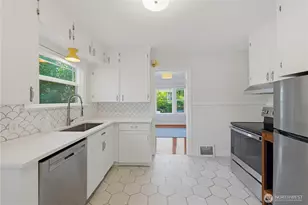3417 N 8th St, Tacoma, WA 98406 - Photo 10
