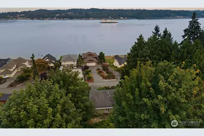 1351 Jacobsen Boulevard, Bremerton, WA 98310 - Photo 2