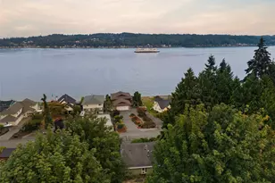 1351 Jacobsen Blvd, Bremerton, WA 98310 - Photo 2
