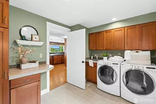 12530 Holmes Point Dr NE, Kirkland, WA 98034 - Photo 16