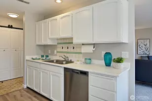 4120 212th St SW, Mountlake Terrace, WA 98043 - Photo 4