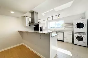 300 NW 47th St, Seattle, WA 98107 - Photo 4