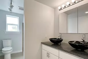 300 NW 47th St, Seattle, WA 98107 - Photo 10